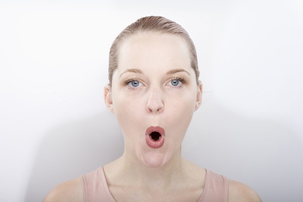 表情筋トレーニングでむくみを解消して小顔に!
