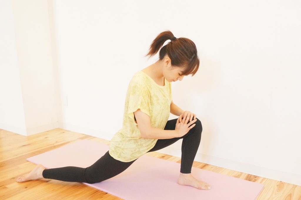 腸腰筋 | ストレッチポーズ一覧 資格のマナビバ